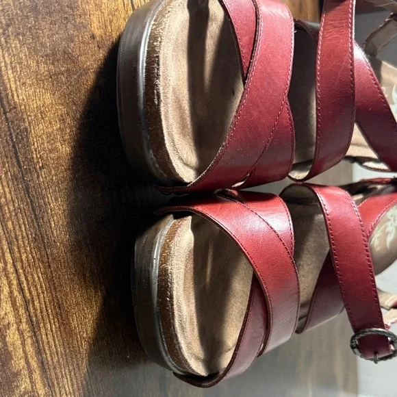 Dansko Frida Red Leather Wedge Multi-Strap Women's Sandals - Picture 2 of 9